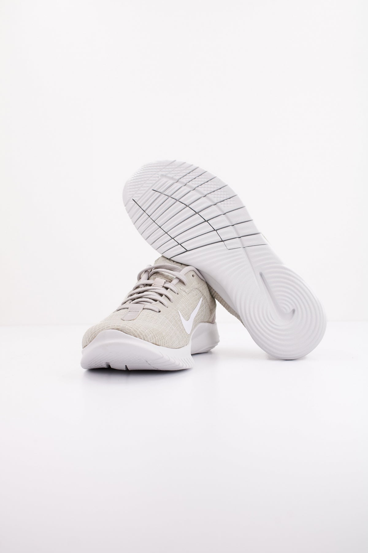 NIKE FLEX EXPERIENCE RN  en color GRIS  (4)