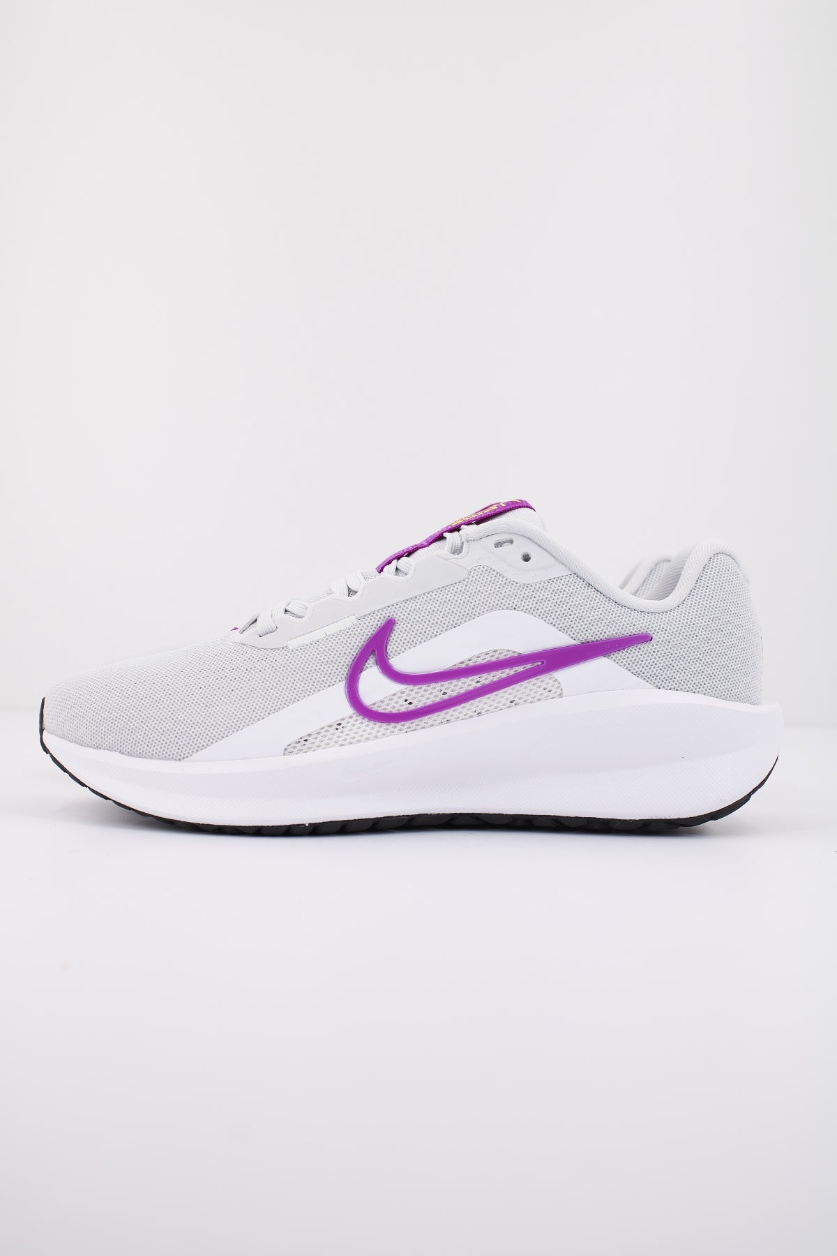 NIKE  DOWNSHIFTER  en color ROSA  (1)