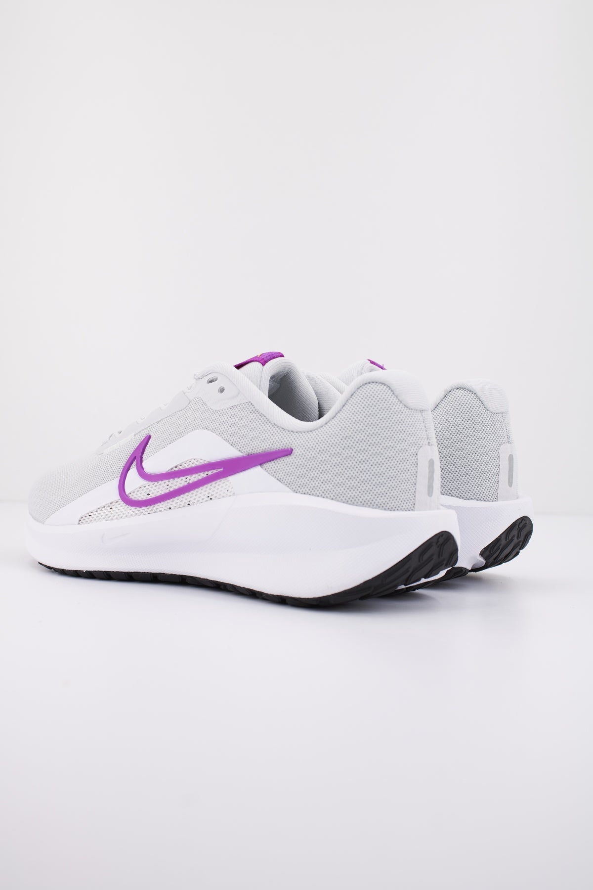 NIKE  DOWNSHIFTER  en color ROSA  (3)