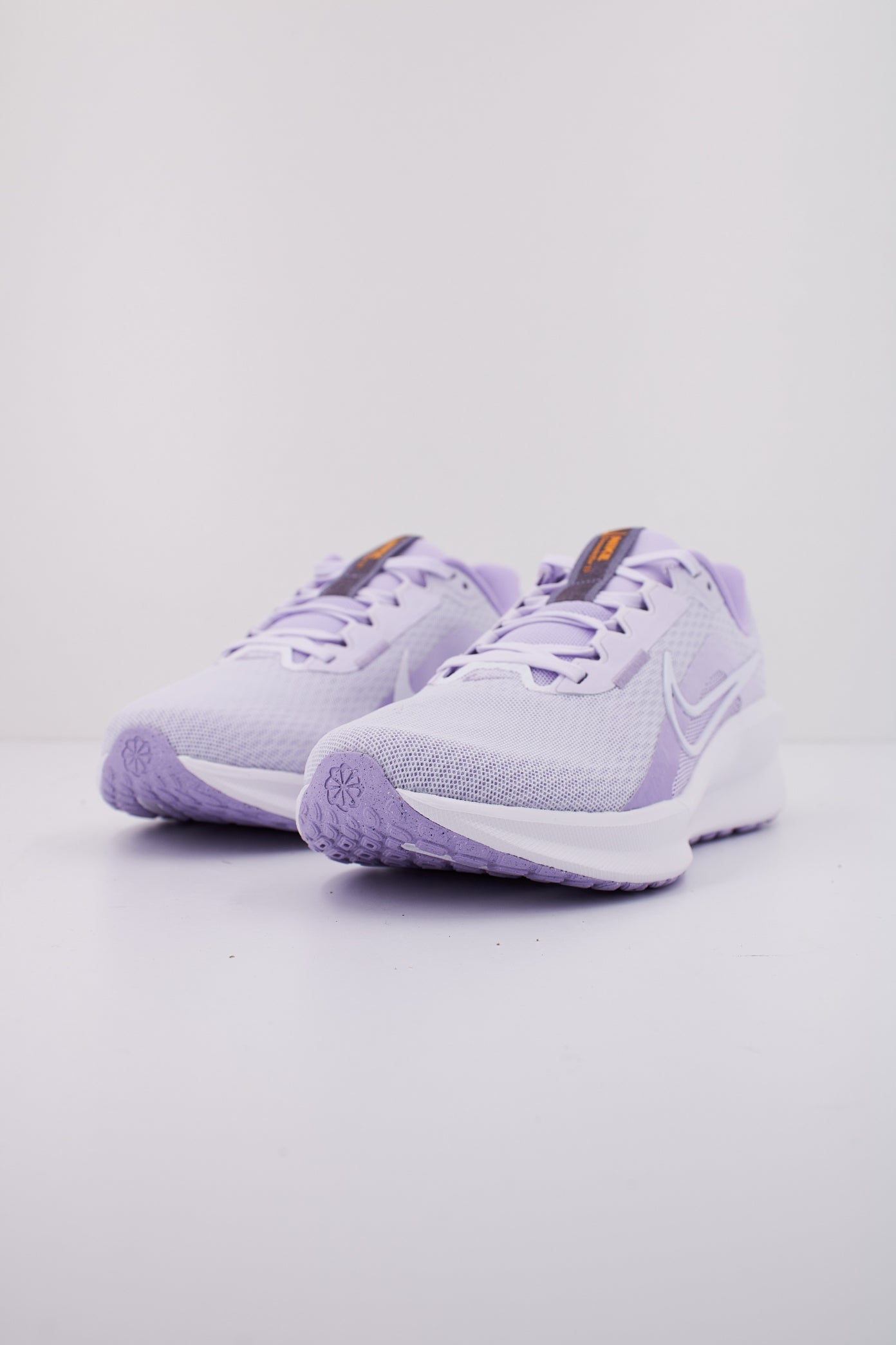 NIKE DOWNSHIFTER  en color VIOLETA  (2)