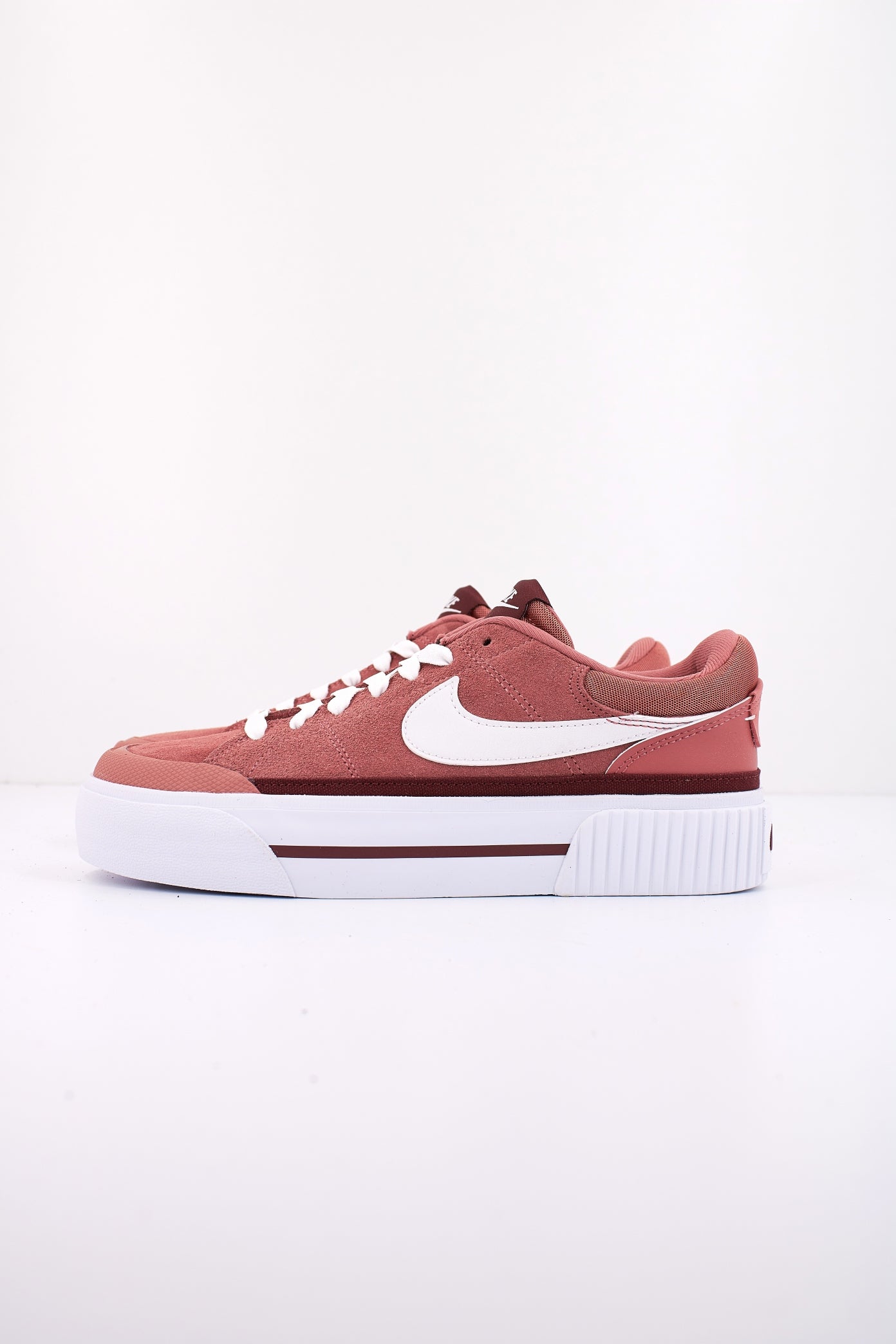 NIKE COURT LEGACY en color ROJO  (1)