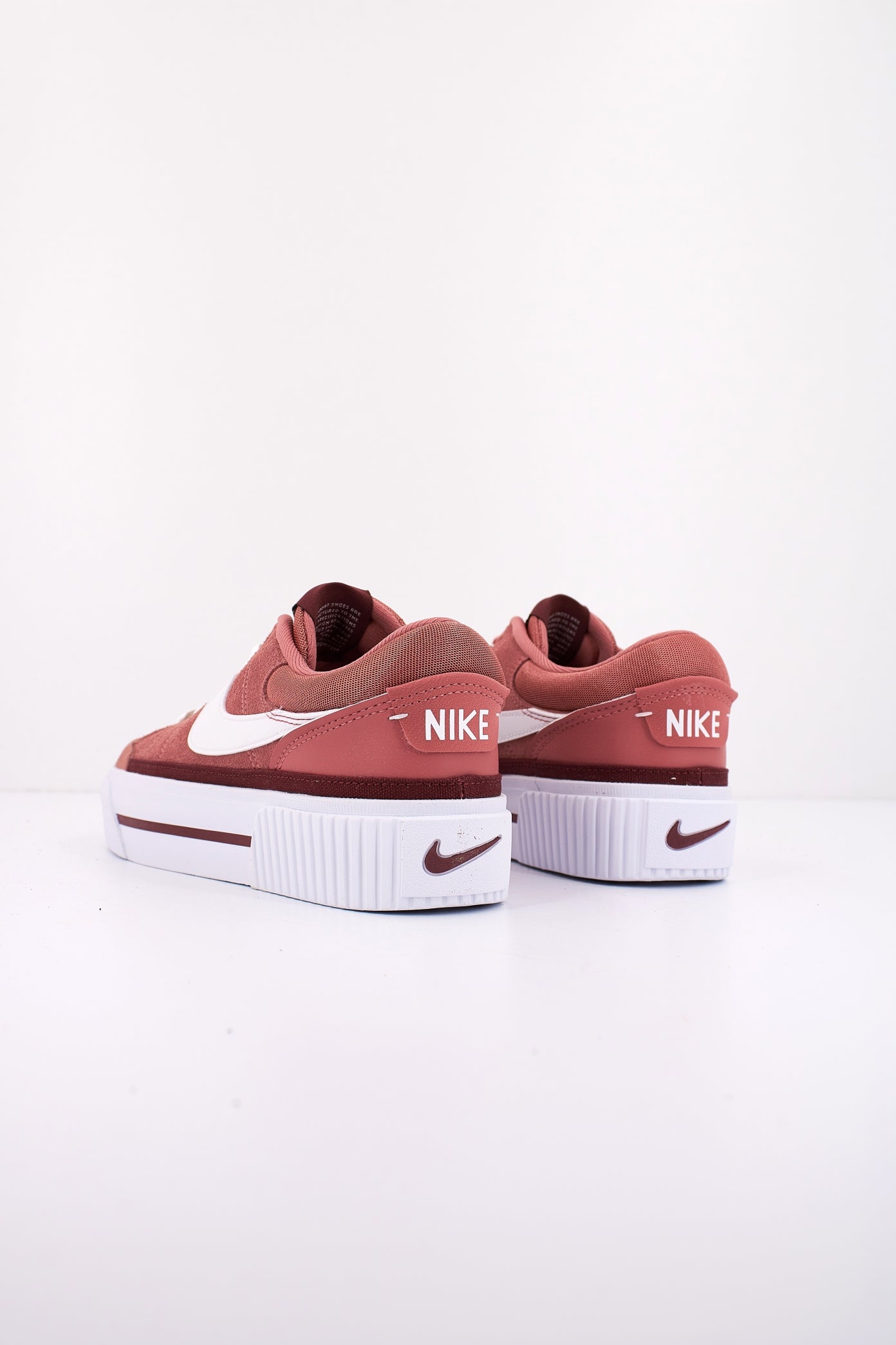 NIKE COURT LEGACY en color ROJO  (3)