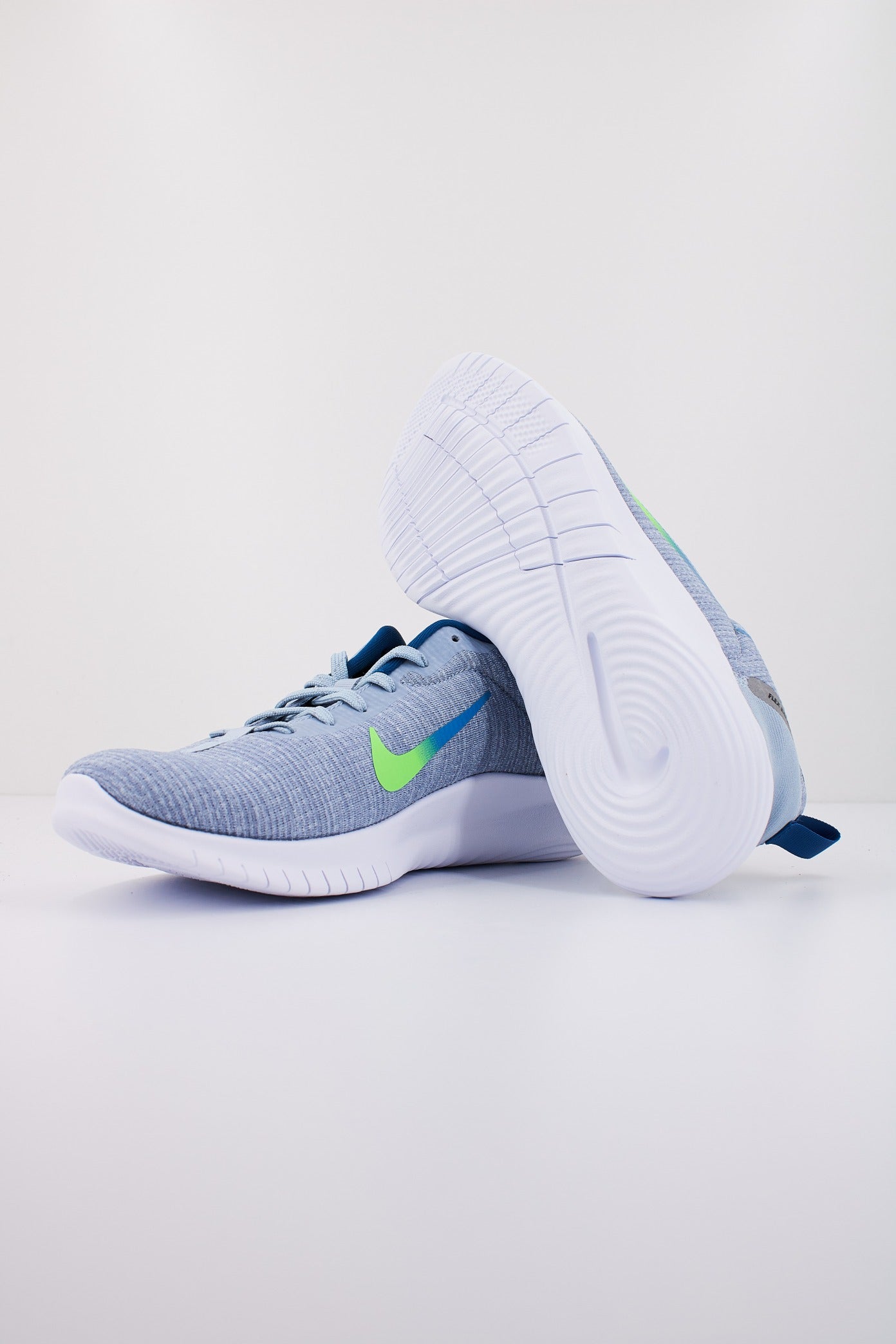 NIKE FLEX EXPERIENCE RUN  en color GRIS  (4)