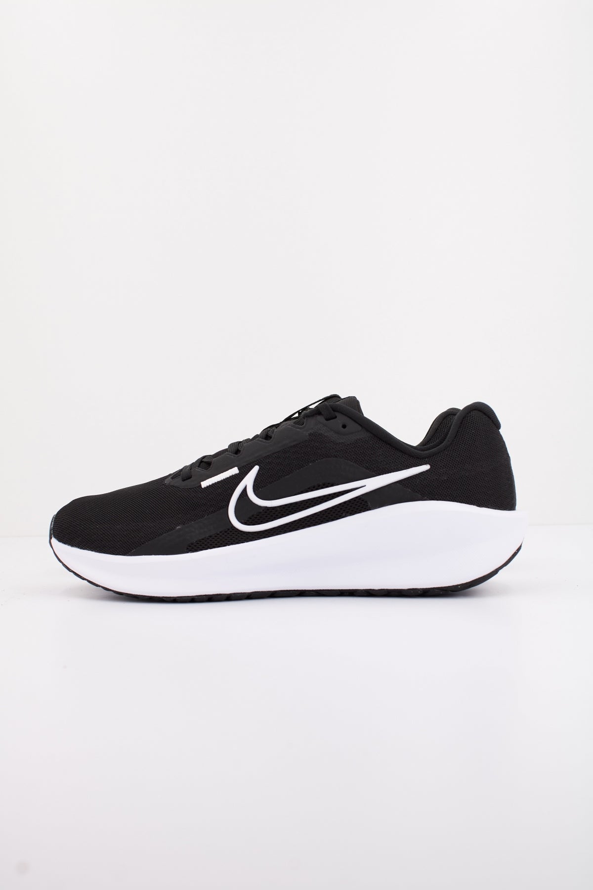 NIKE DOWNSHIFTER  en color NEGRO  (1)