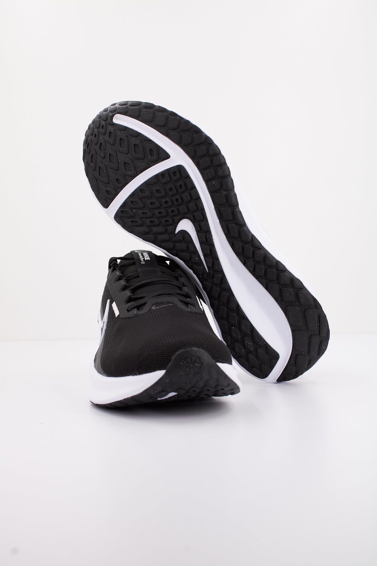 NIKE DOWNSHIFTER  en color NEGRO  (4)