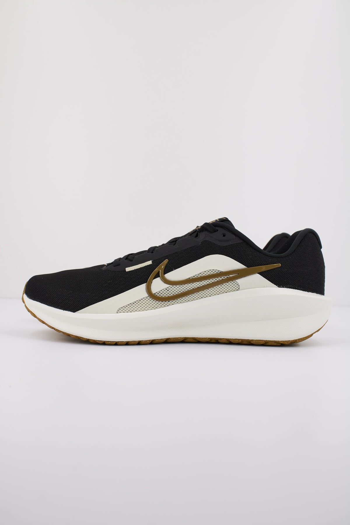 NIKE DOWNSHIFTER  en color NEGRO  (1)