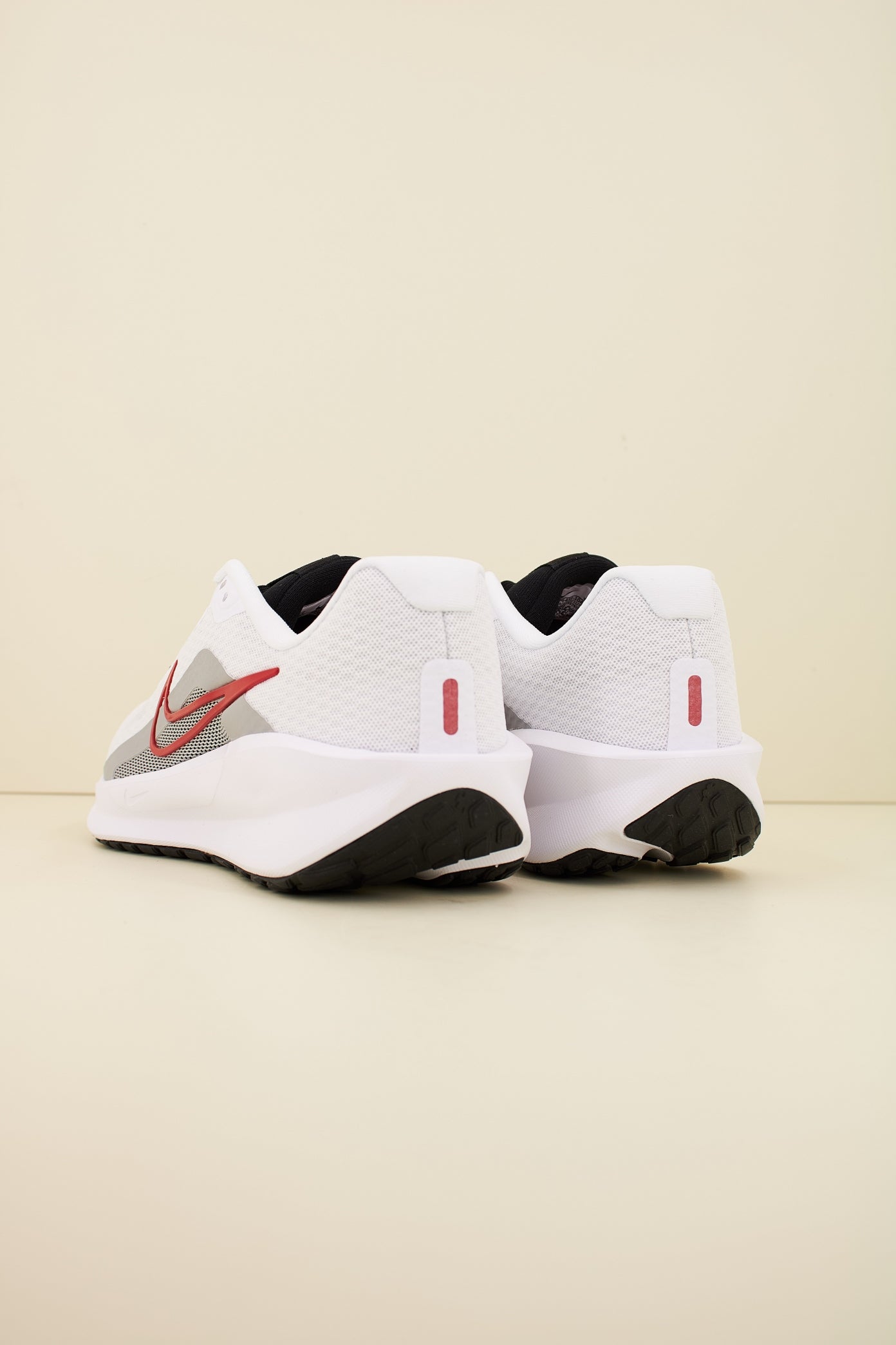 NIKE DOWNSHIFTER  en color BLANCO  (3)