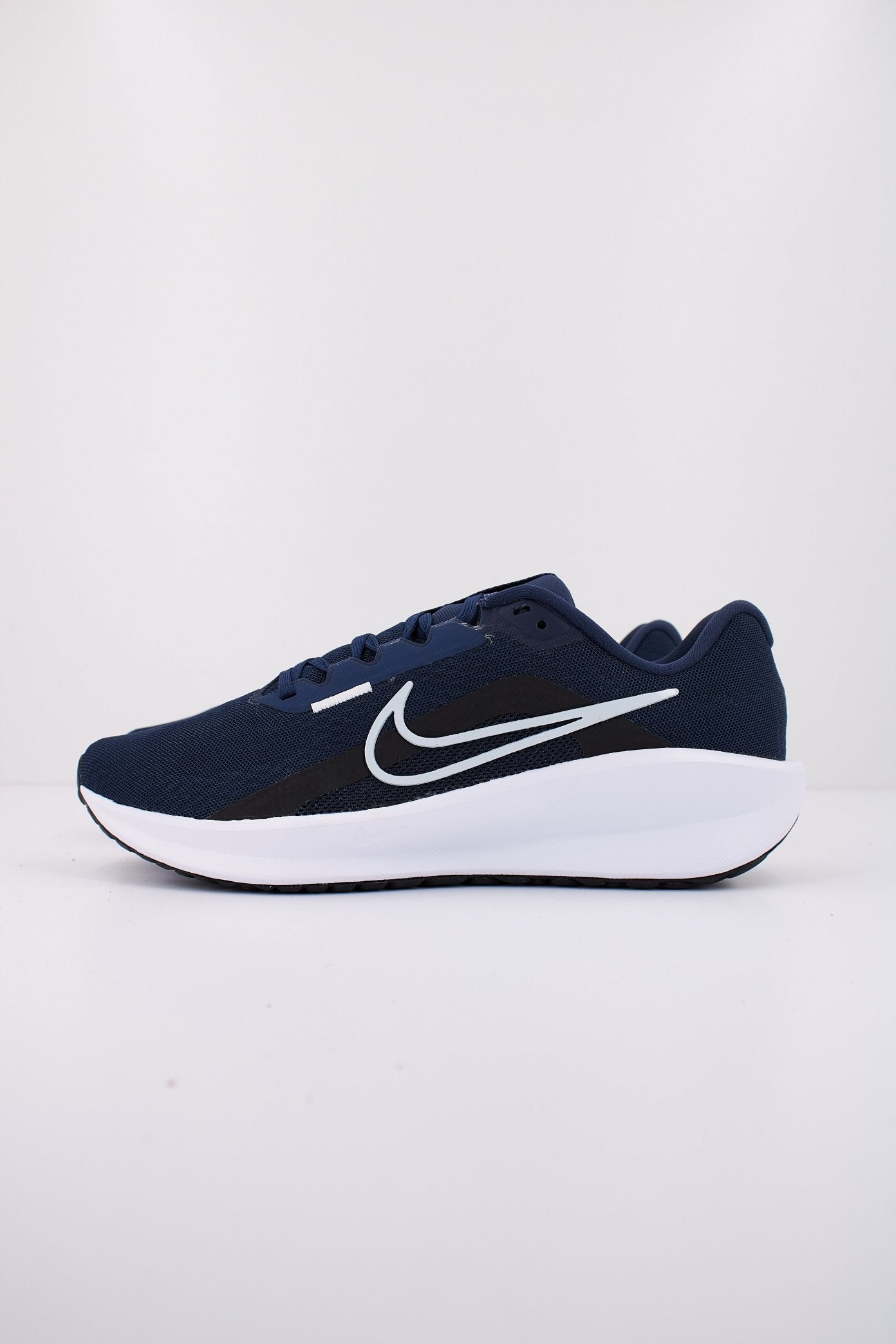 NIKE DOWNSHIFTER  en color AZUL  (1)