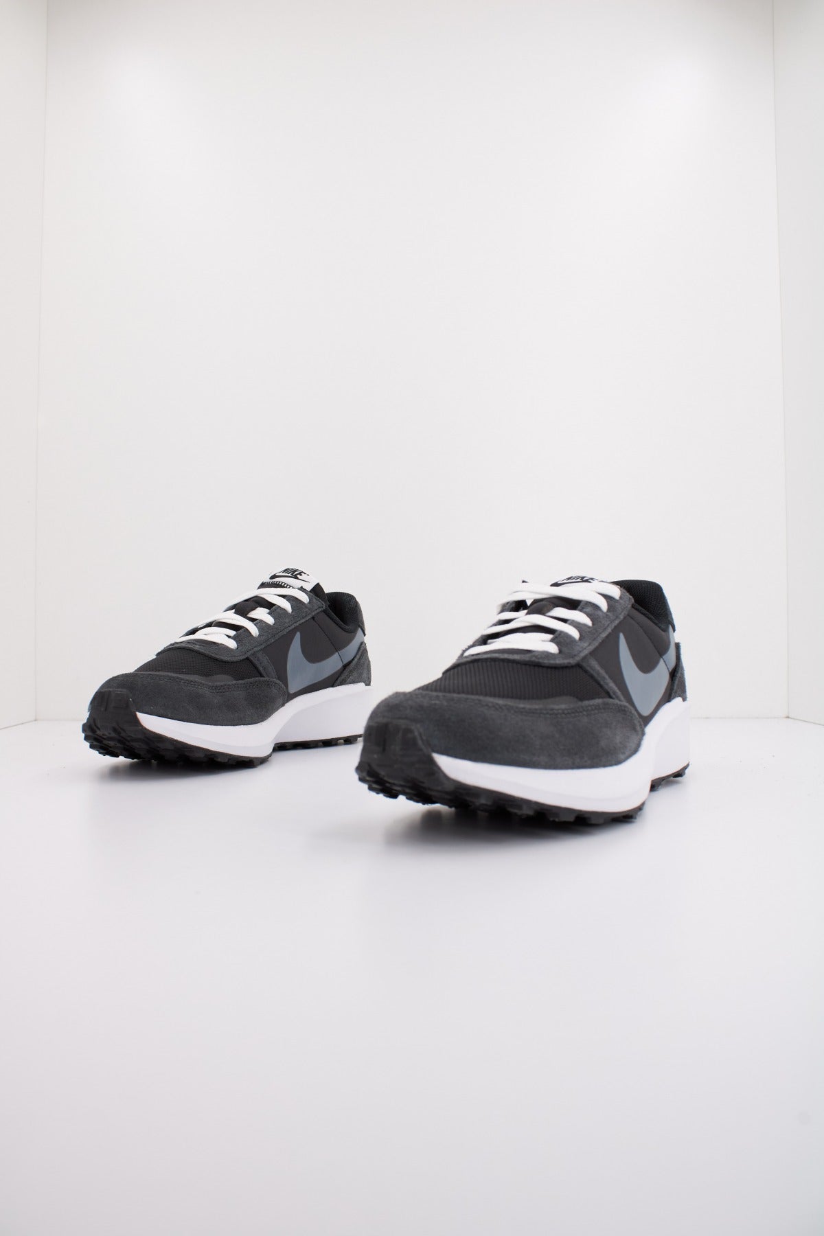 NIKE WAFFLE DEBUT en color GRIS  (2)