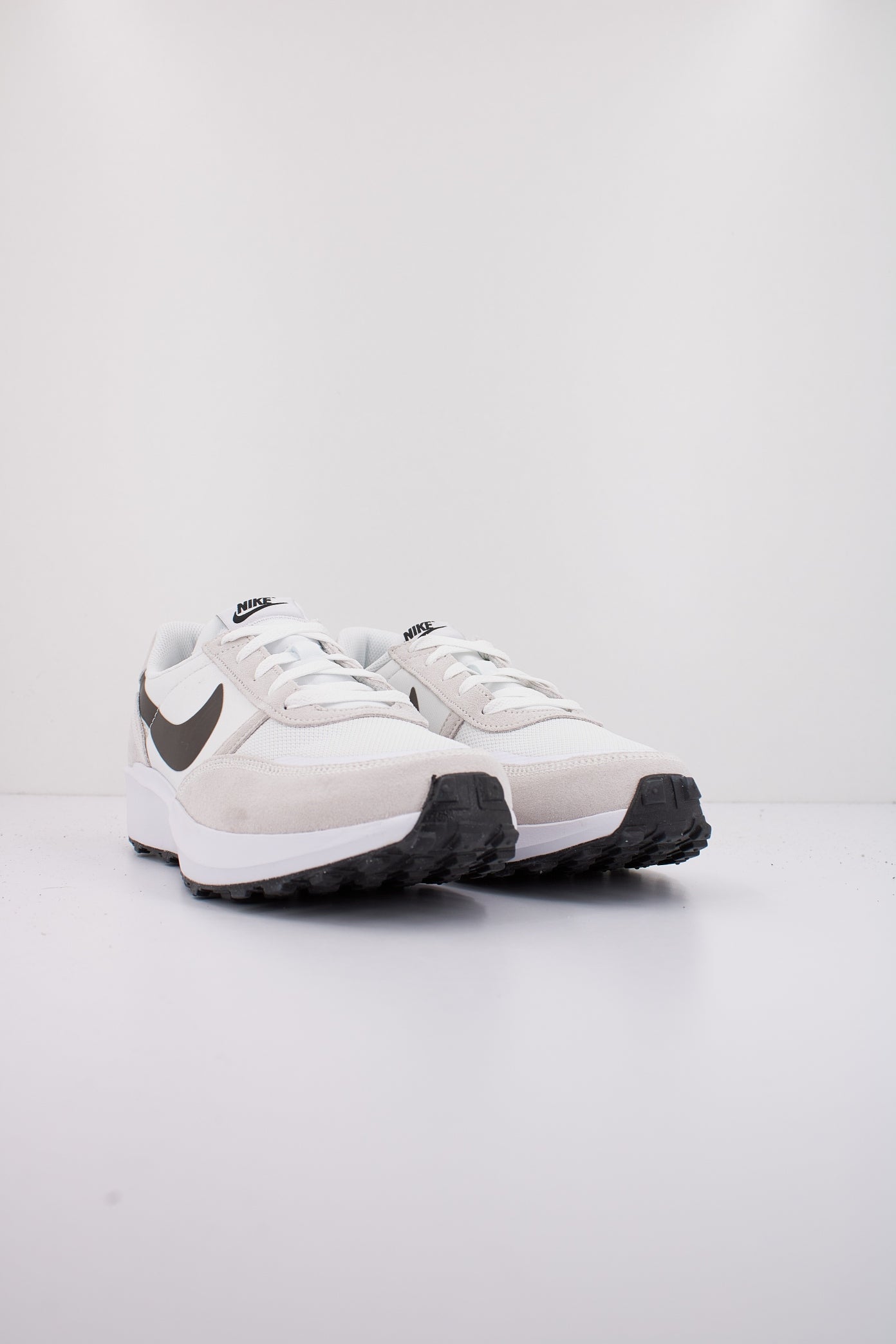 NIKE WAFFLE DEBUT en color BLANCO  (2)