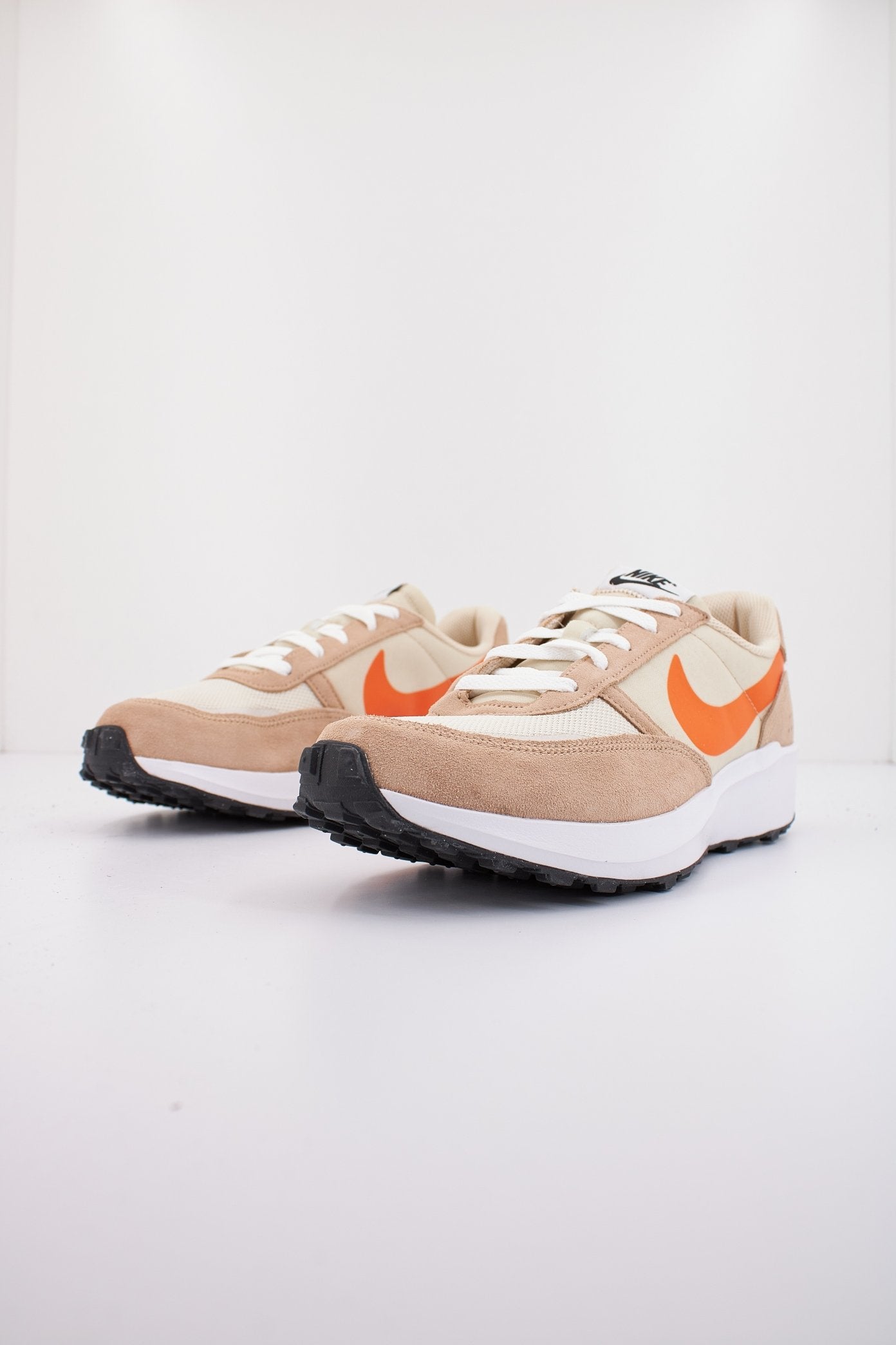 NIKE WAFFLE DEBUT en color MARRON  (2)