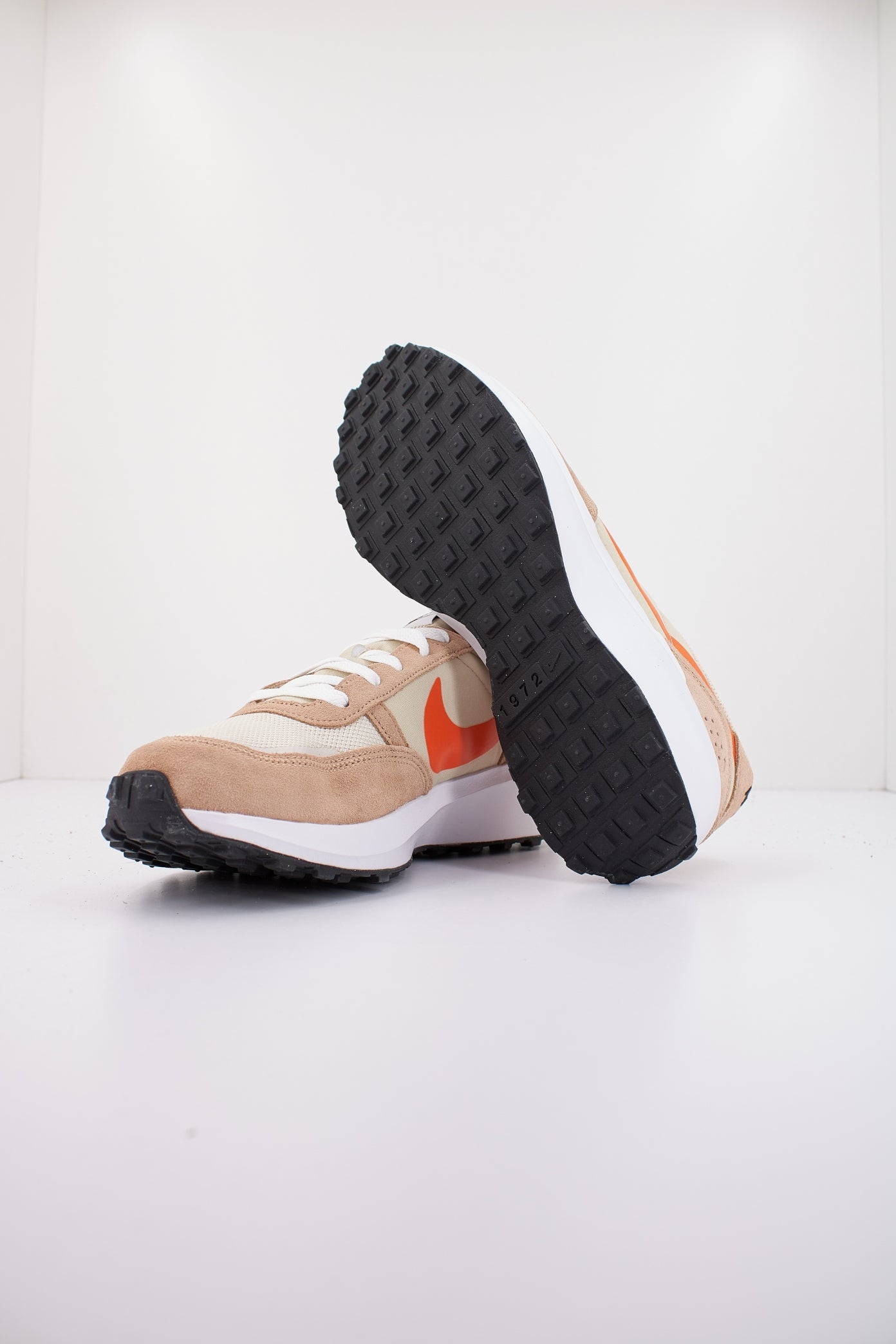 NIKE WAFFLE DEBUT en color MARRON  (4)