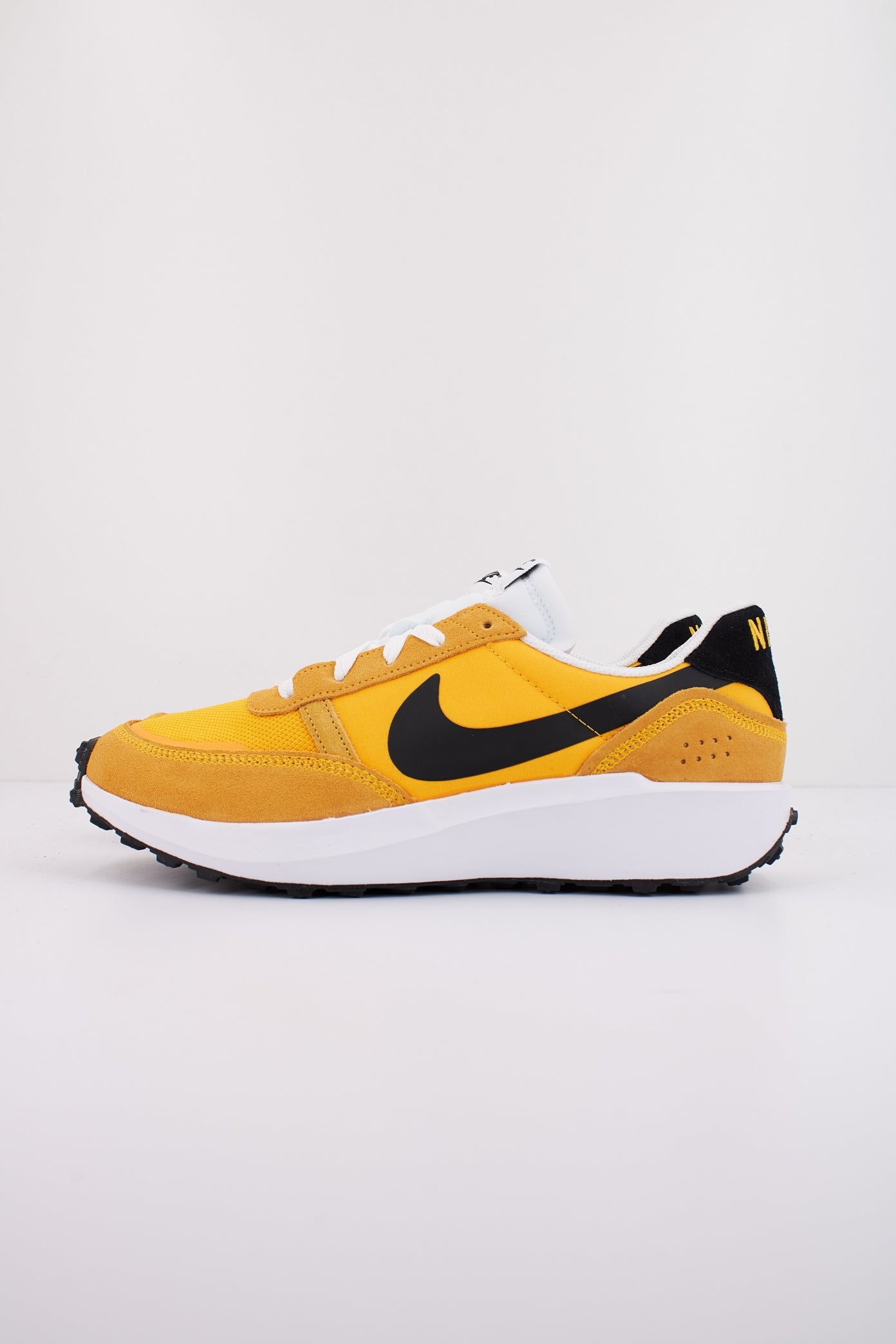 NIKE WAFFLE DEBUT en color AMARILLO  (1)