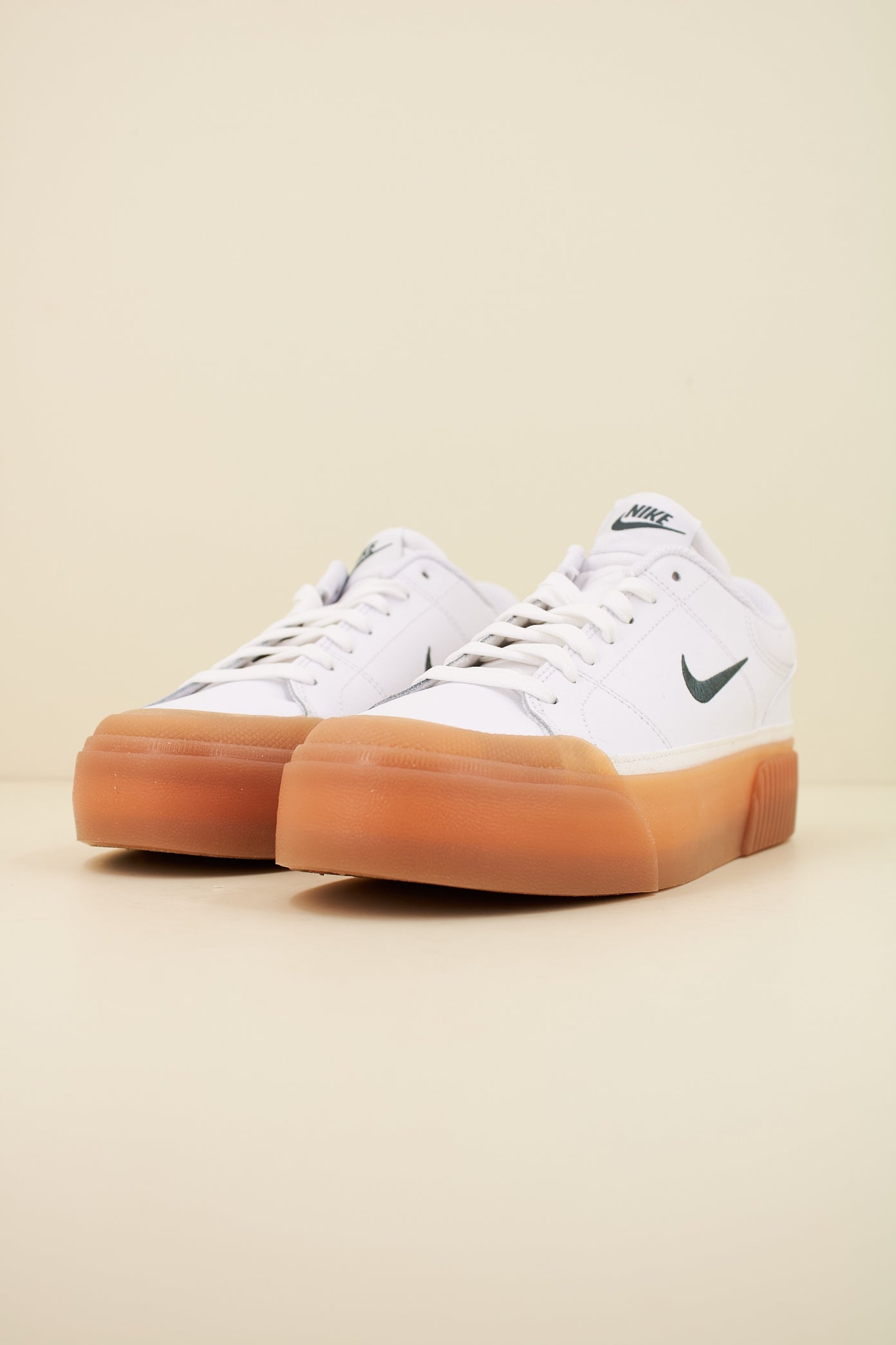 NIKE COURT LEGACY LIFT en color BLANCO  (2)