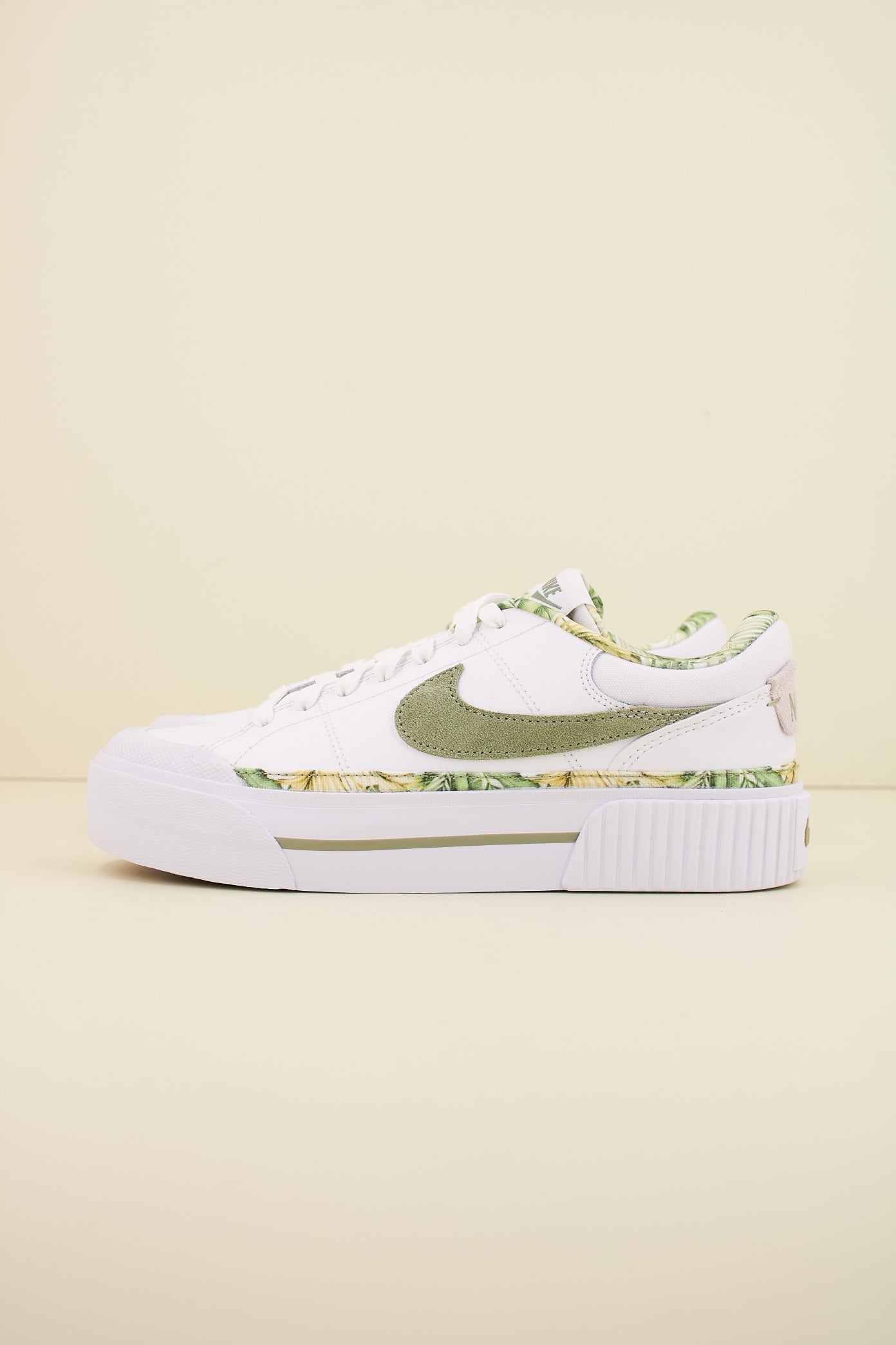 NIKE COURT LEGACY LIFT en color BLANCO  (1)