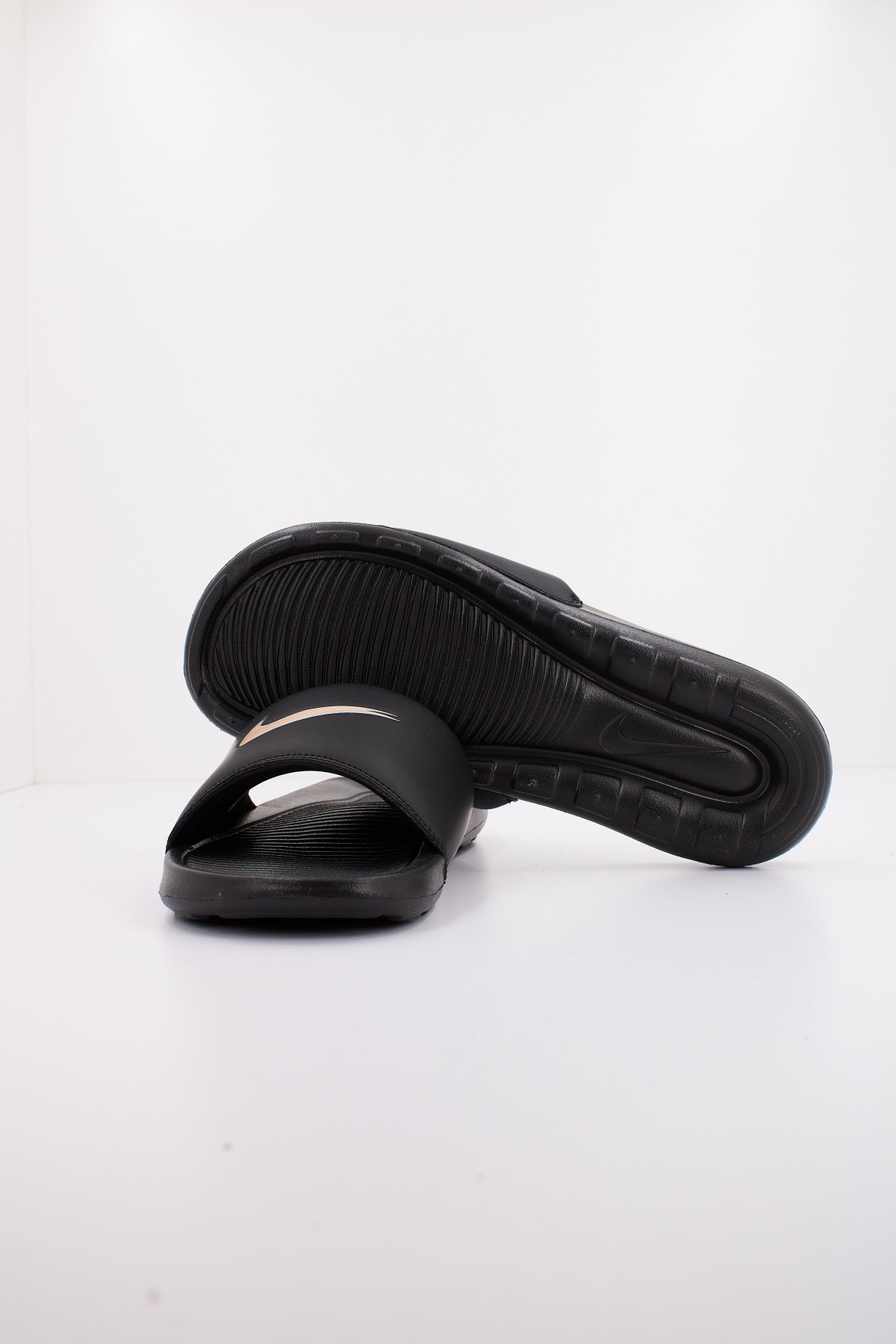 NIKE VICTORY ONE SLIDE SWSH en color NEGRO  (4)