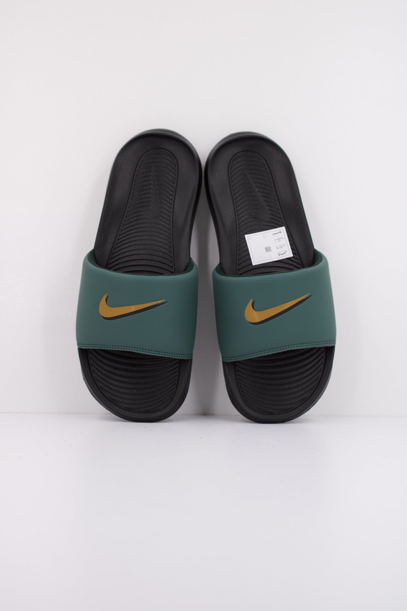 NIKE VICTORY ONE SLIDE SWSH en color VERDE  (3)