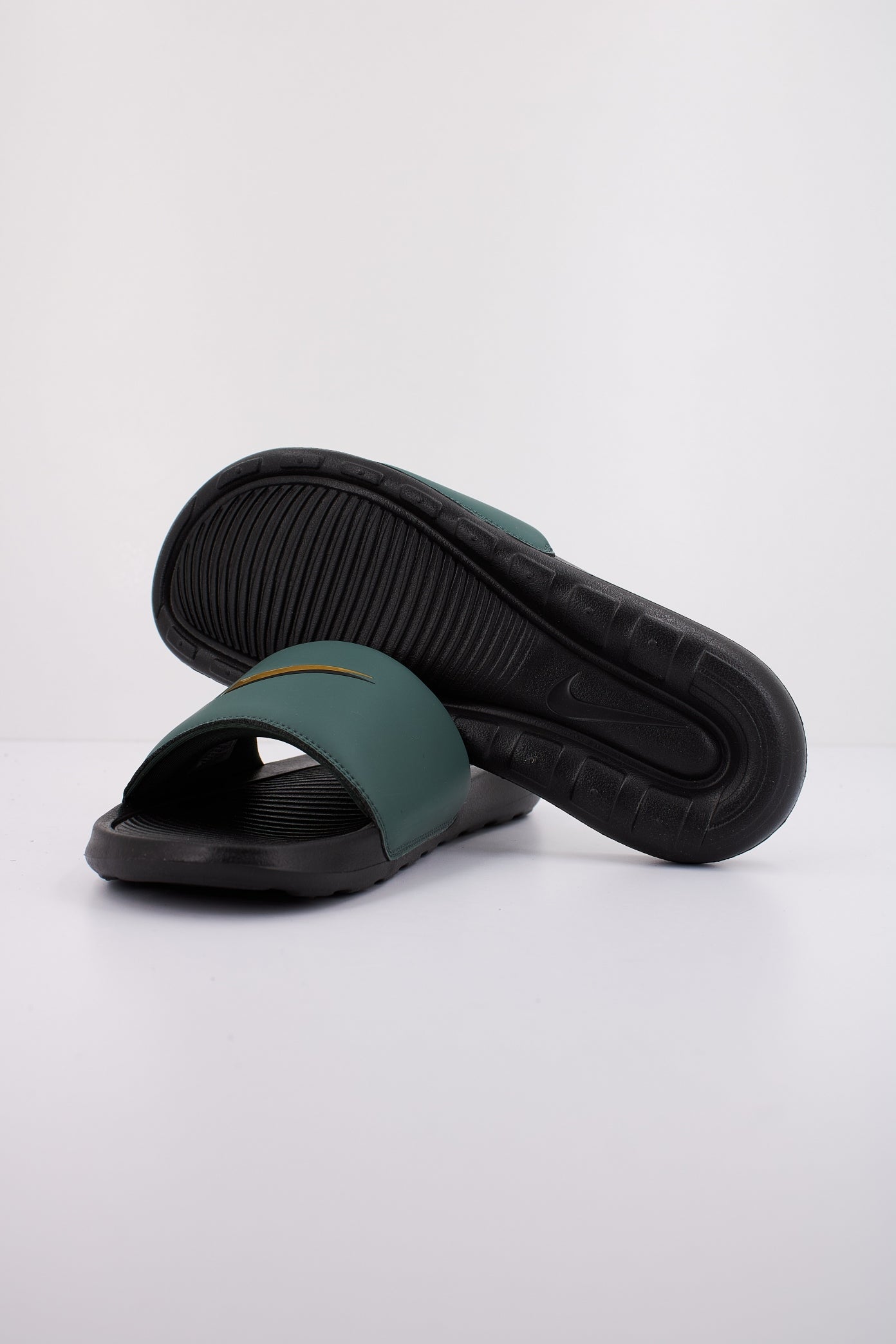 NIKE VICTORY ONE SLIDE SWSH en color VERDE  (5)