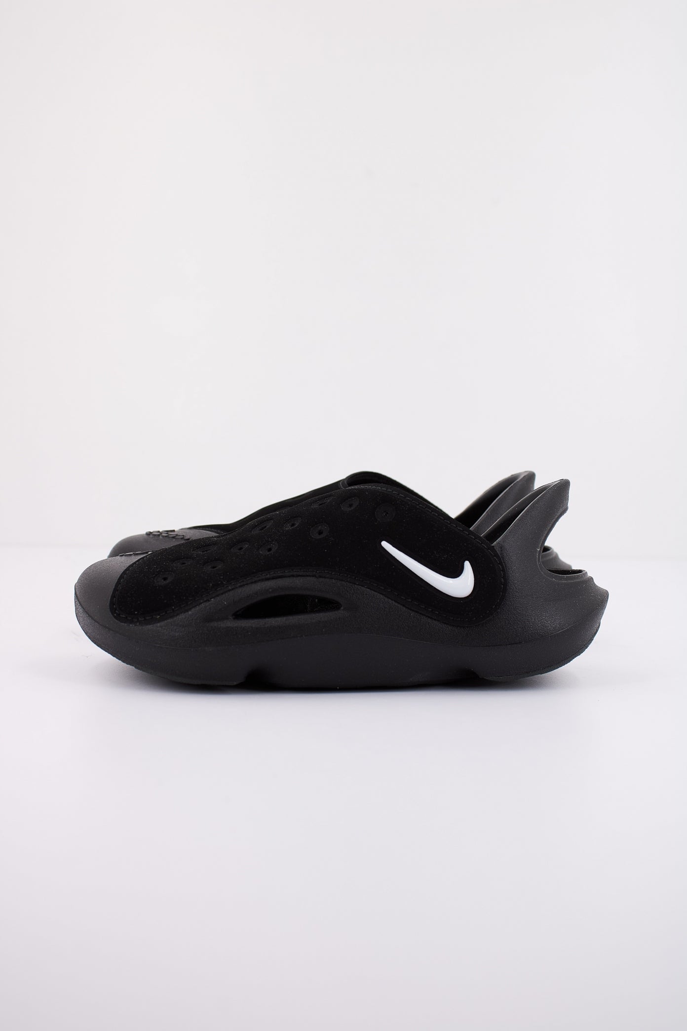 NIKE  en color NEGRO  (1)