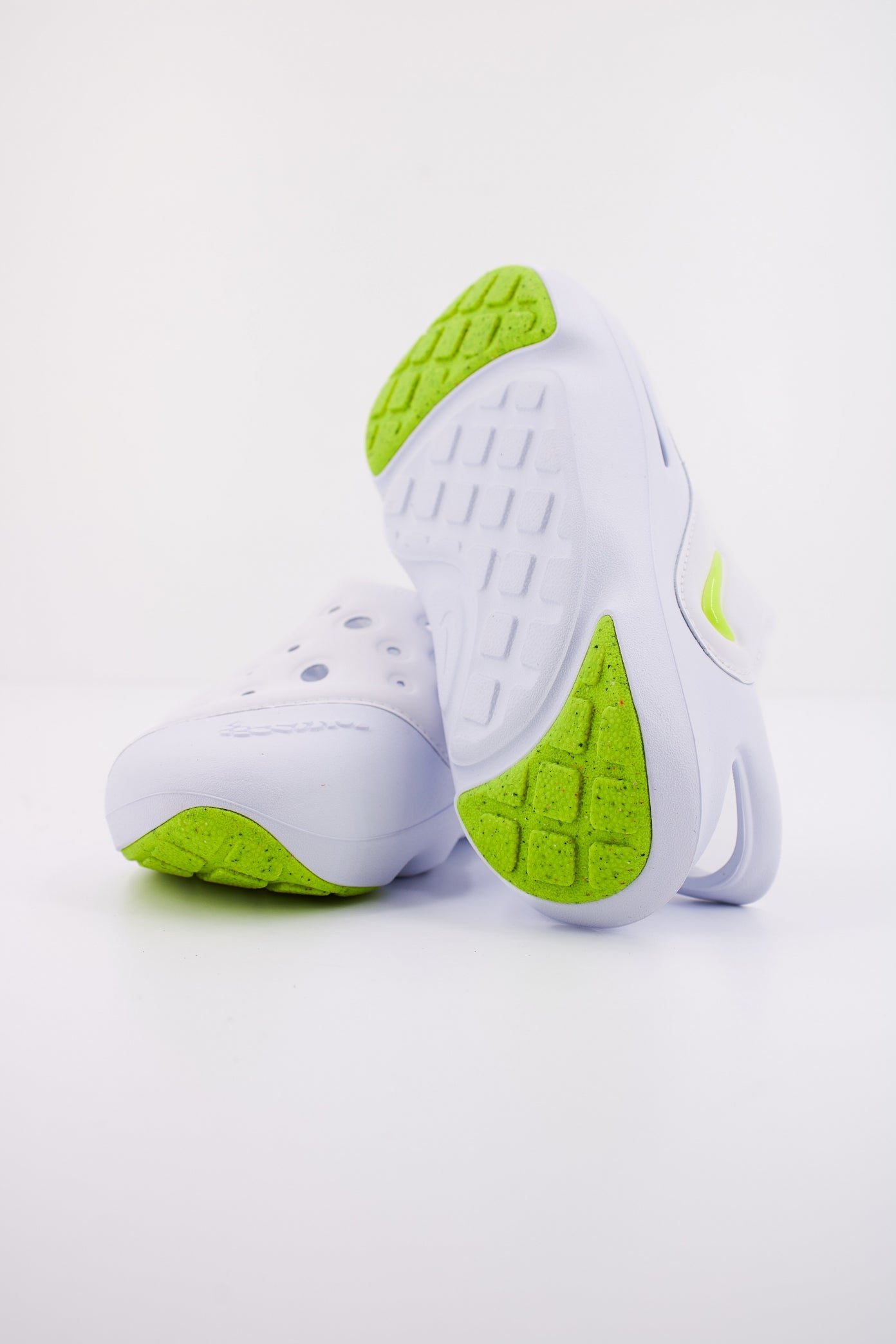 NIKE  en color BLANCO  (5)