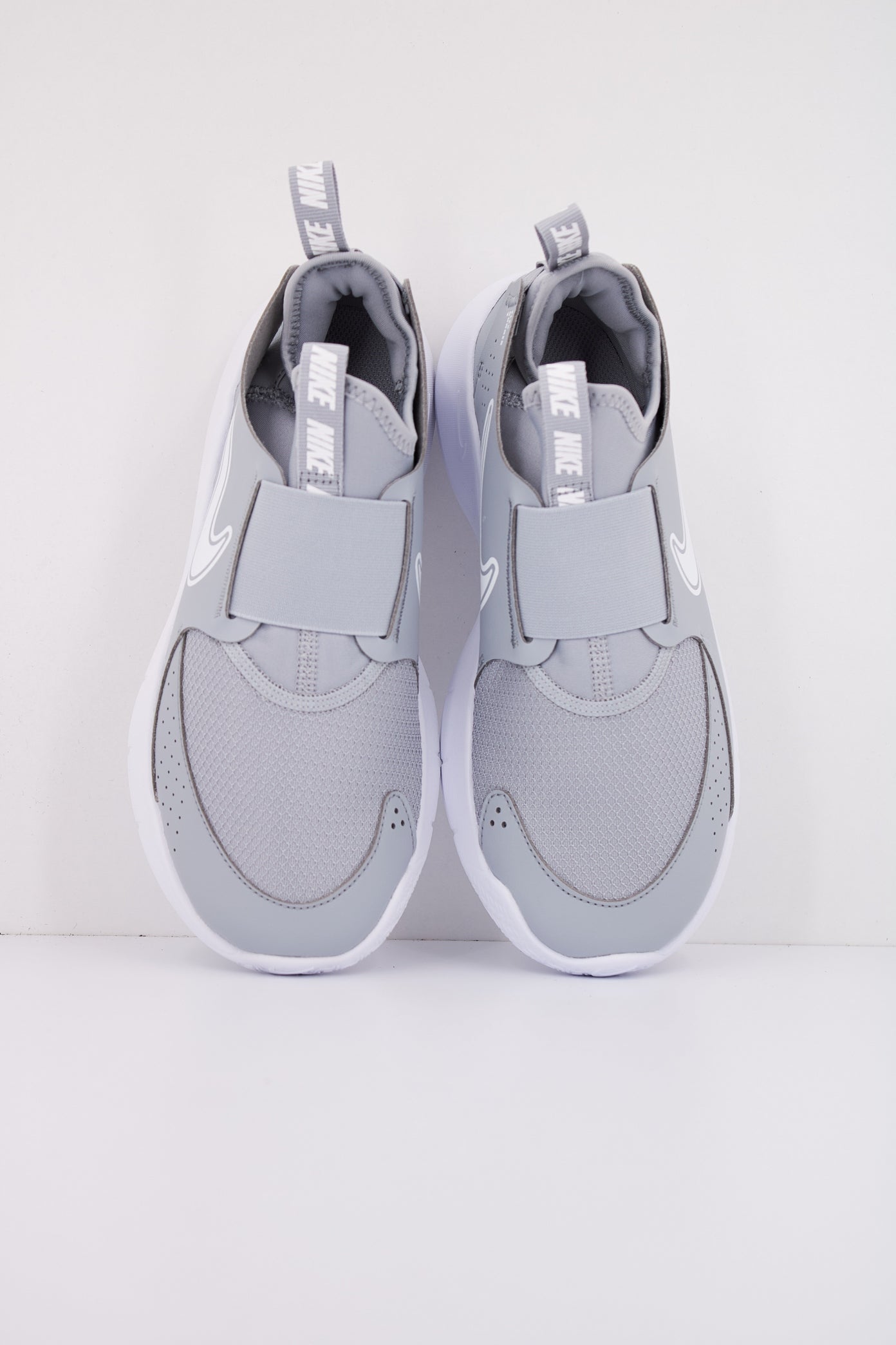 NIKE  en color GRIS  (4)