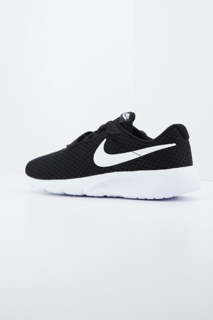 NIKE TANJUN en color NEGRO  (1)