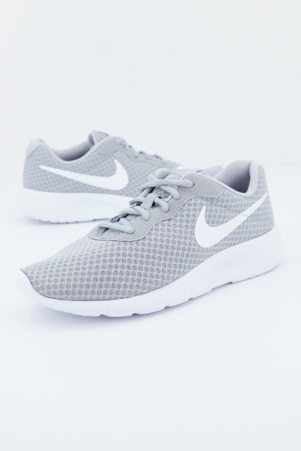 NIKE TANJUN en color GRIS  (1)