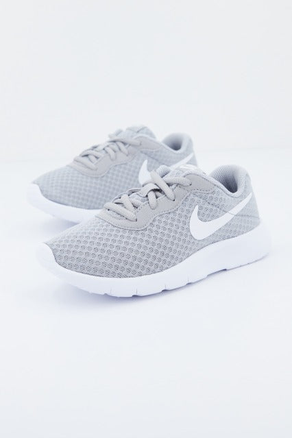 NIKE TANJUN  en color GRIS  (1)