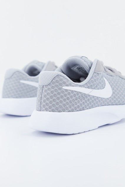 NIKE TANJUN  en color GRIS  (3)