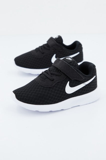 NIKE TANJUN  en color NEGRO  (1)