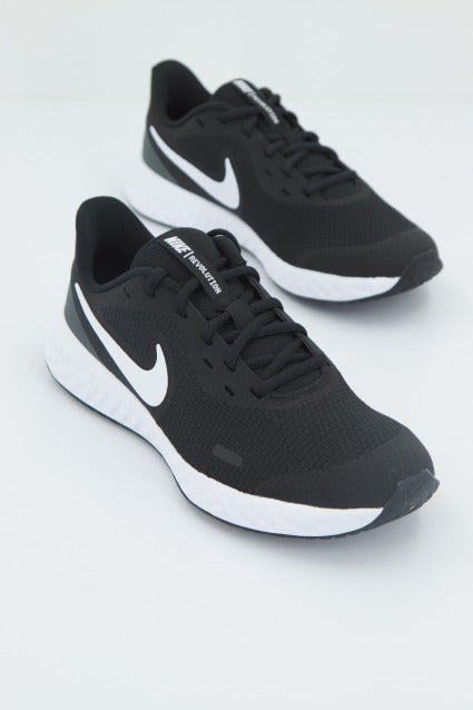 NIKE  NIKE REVOLUTION  GS en color NEGRO  (1)