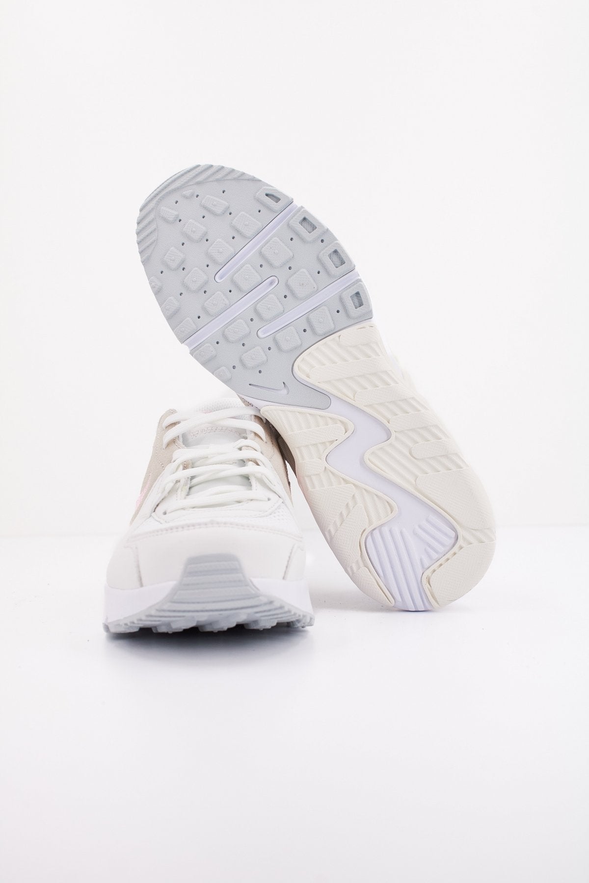 NIKE MAX EXCEEE en color BLANCO  (4)