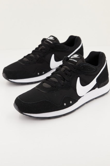 NIKE VENTURE RUNNER en color NEGRO  (1)