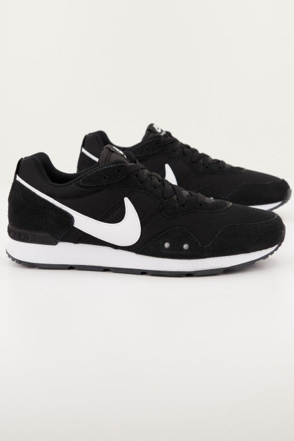 NIKE VENTURE RUNNER en color NEGRO  (2)