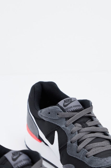 NIKE VENTURE RUNNER en color GRIS  (2)