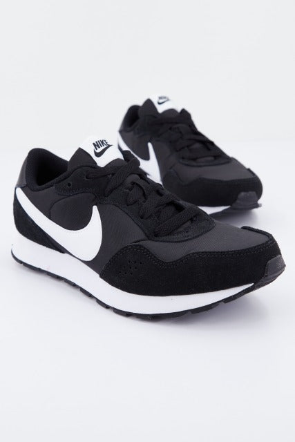 NIKE  MD VALIANT BIG KIDS' SH en color NEGRO  (1)