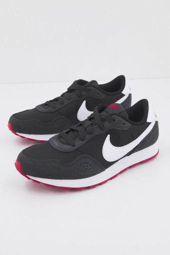 NIKE  MD VALIANT BIG KIDS' SH en color NEGRO  (1)