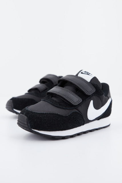 NIKE MD VALIANT en color NEGRO  (1)