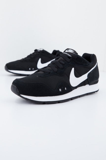 NIKE VENTURE RUNNER en color NEGRO  (2)