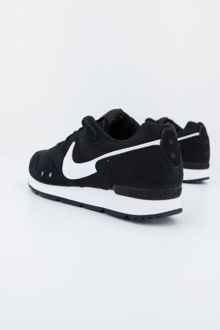 NIKE VENTURE RUNNER en color NEGRO  (3)