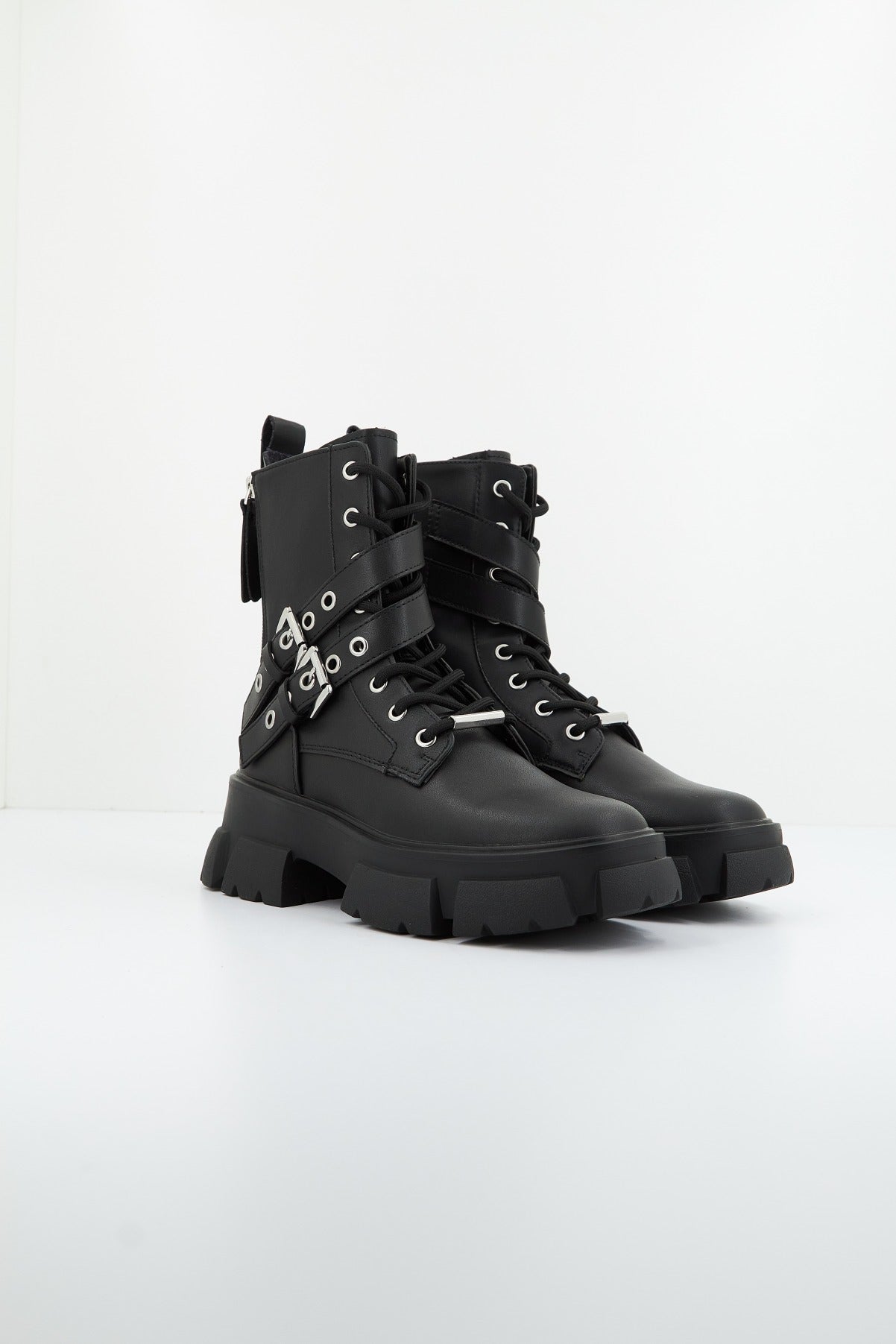 STEVE MADDEN TRACTION en color NEGRO  (2)