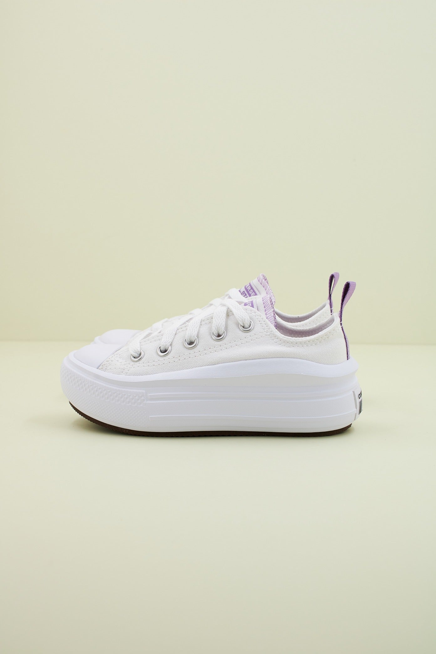 CONVERSE CHUCK TAYLOR ALL STAR  MOVE OX en color BLANCO  (1)