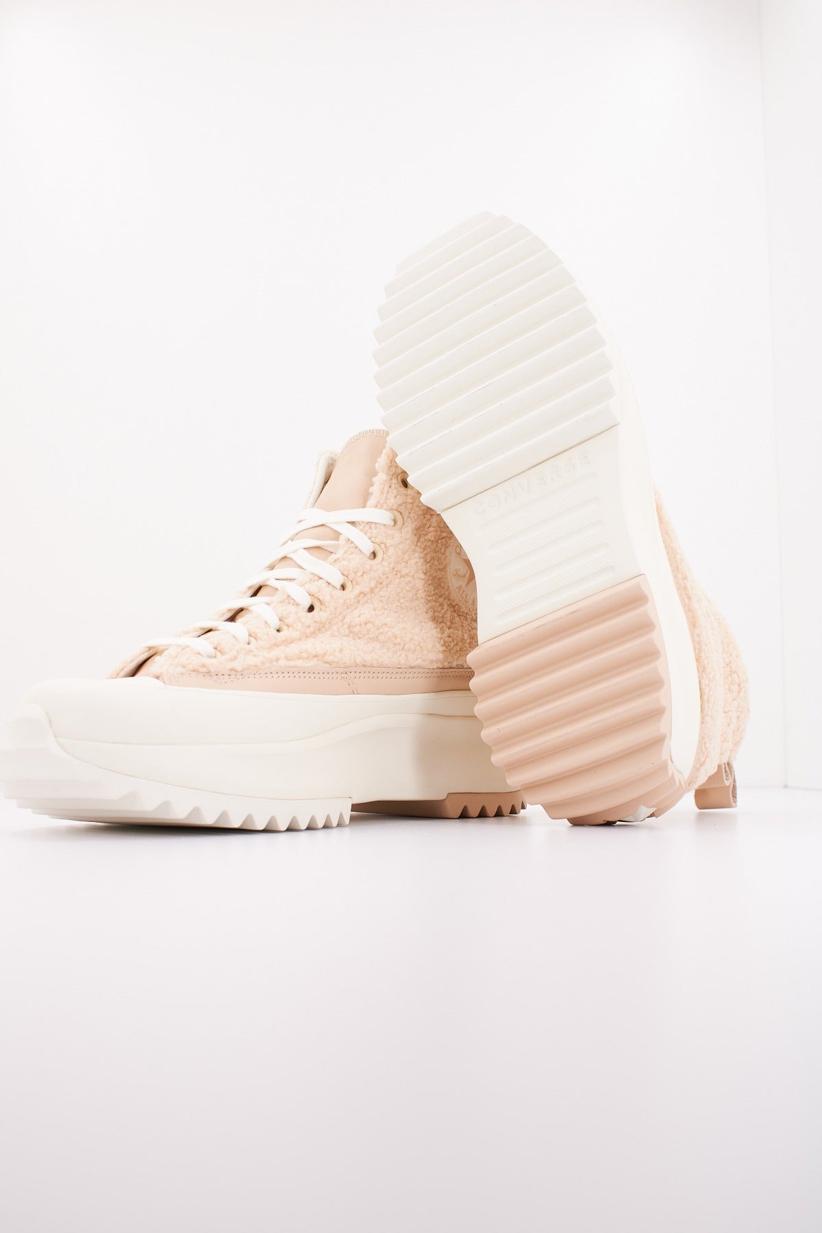 CONVERSE RUN STAR HIKE PLATFORM SHERPA en color NUDE  (4)