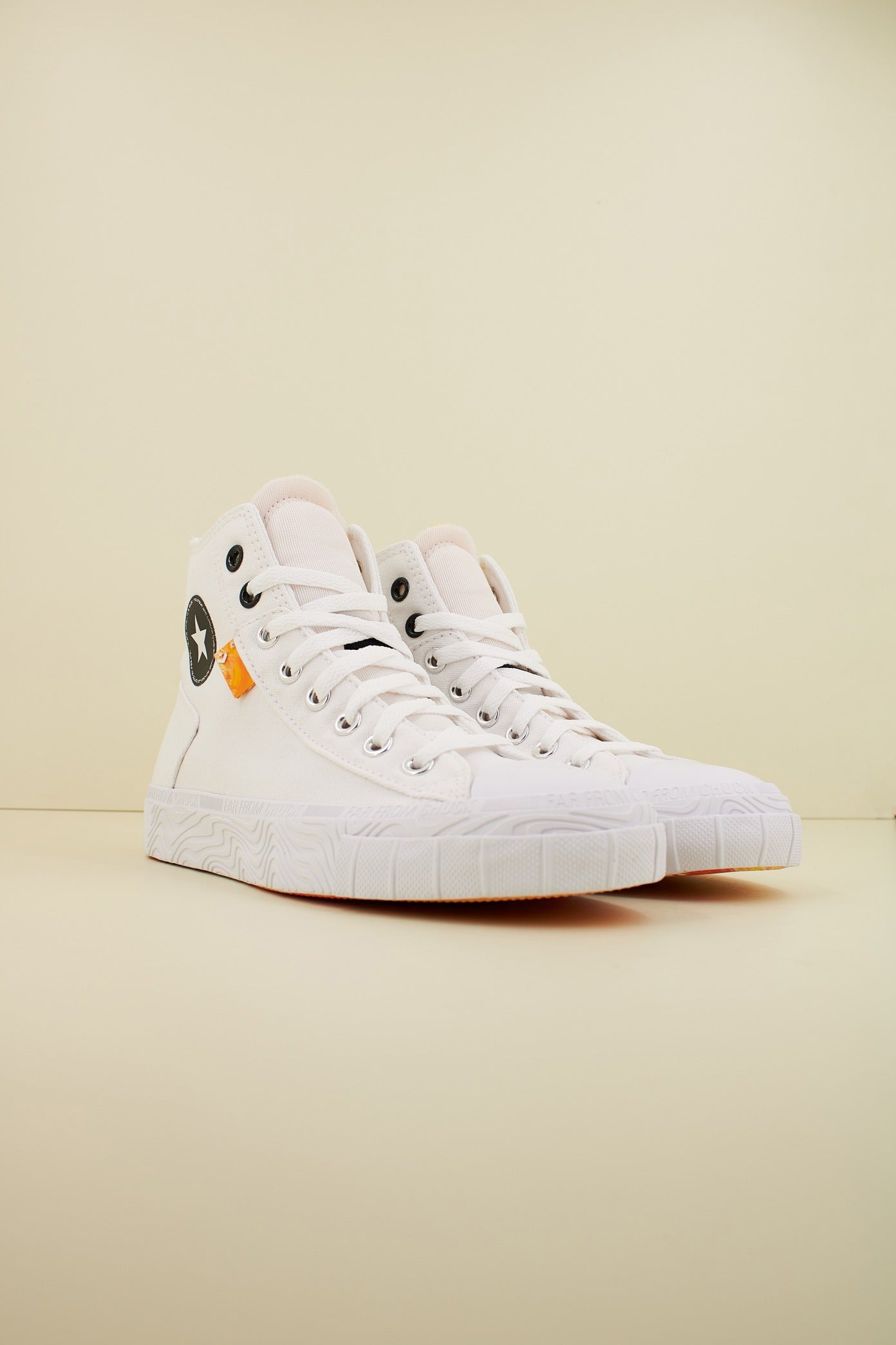 CONVERSE CHUCK TAYLOR ALT STAR en color BLANCO  (2)