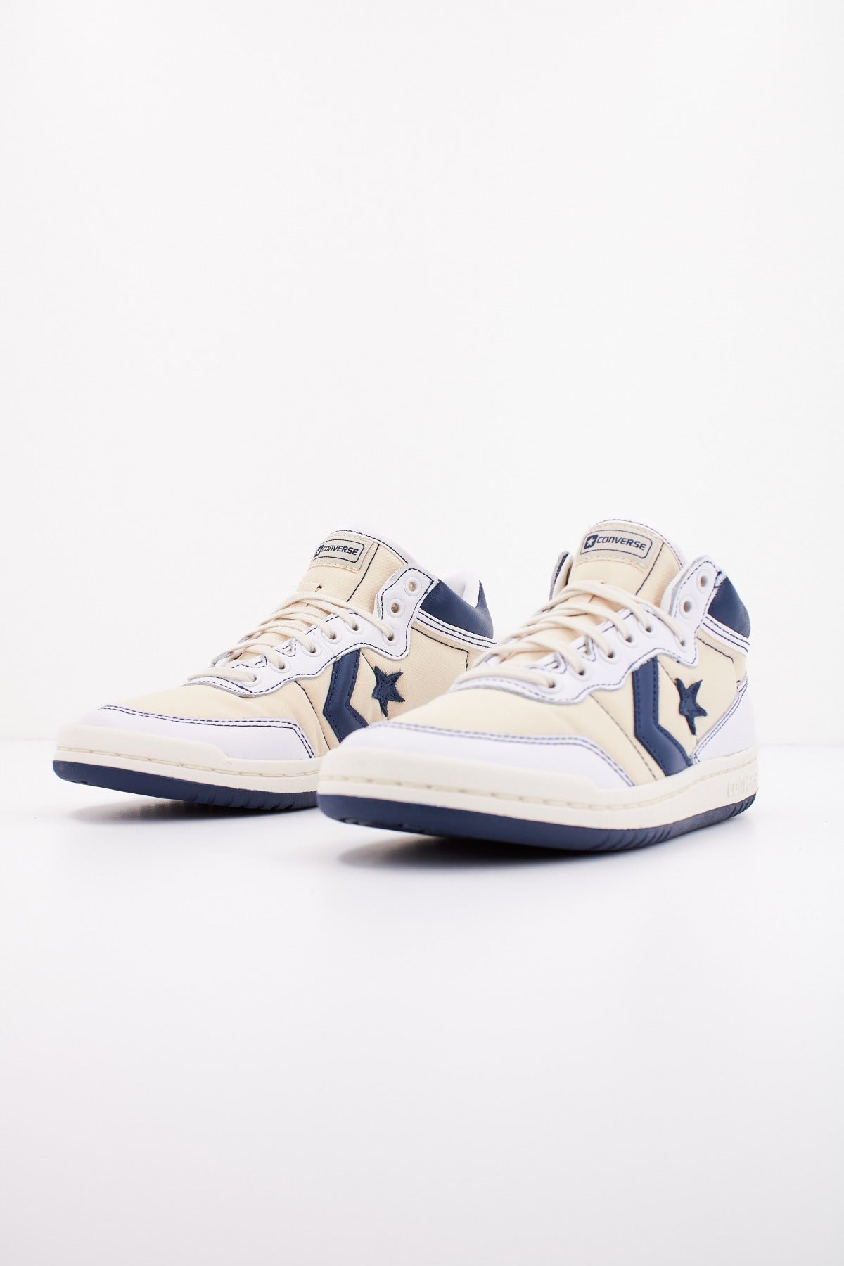 CONVERSE  CONS FASTBREAK PRO en color BLANCO  (2)