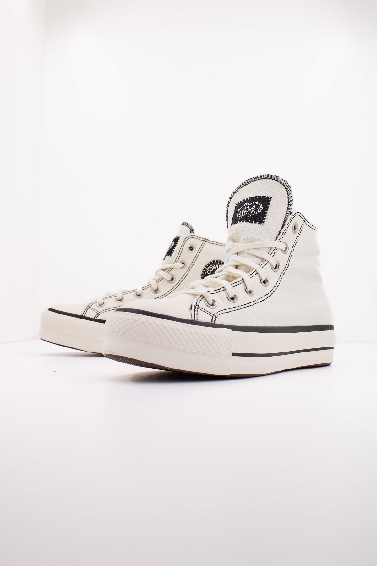 CONVERSE CHUCK TAYLOR ALL STAR LIFT HI en color BLANCO  (2)