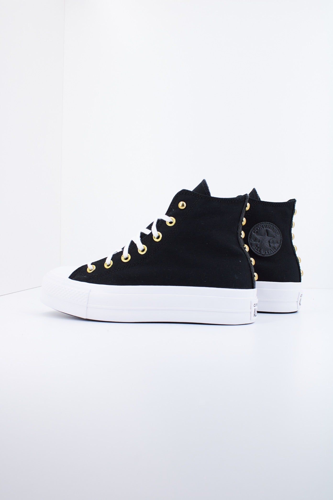 CONVERSE CHUCK TAYLOR ALL STAR LIFT PLATFORM STAR STUDDED en color NEGRO  (1)