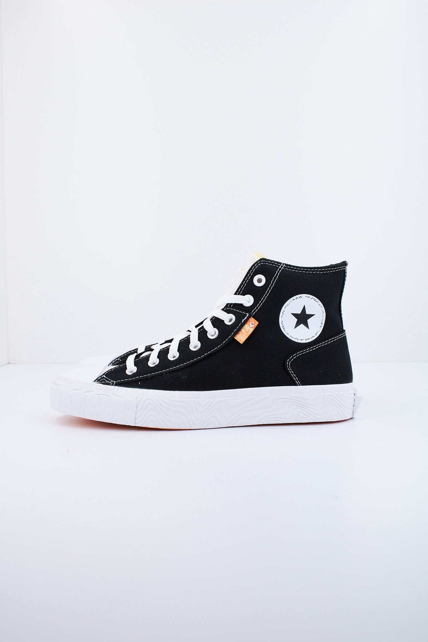 CONVERSE CHUCK TAYLOR ALT STAR CANVAS  en color NEGRO  (1)