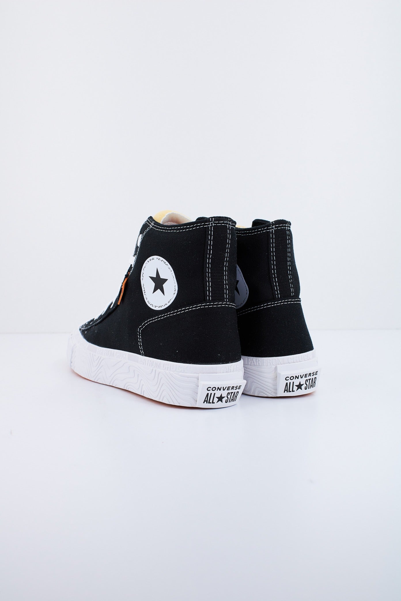 CONVERSE CHUCK TAYLOR ALT STAR CANVAS  en color NEGRO  (3)