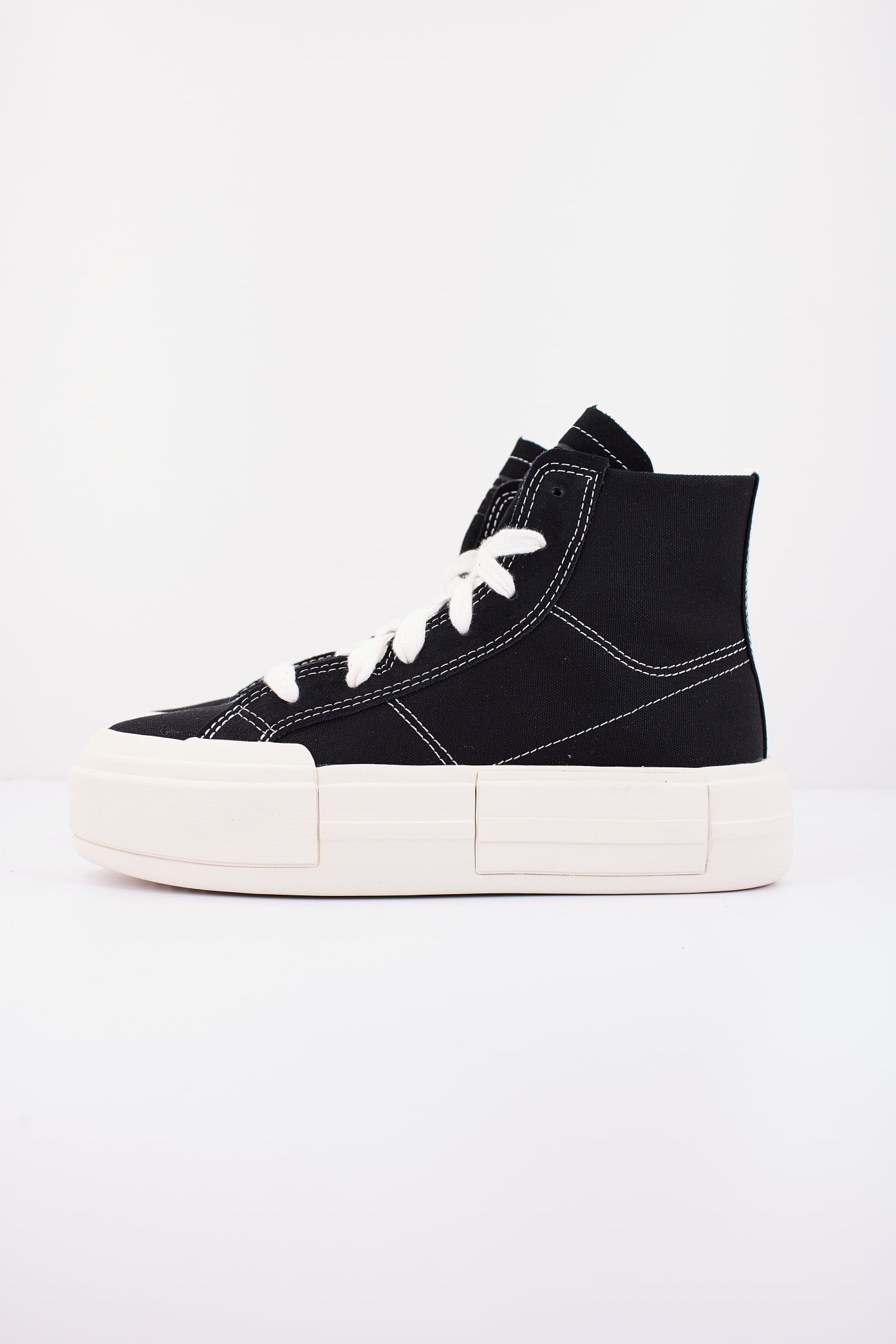 CONVERSE CHUCK TAYLOR ALL STAR CRUISE HI en color NEGRO  (1)